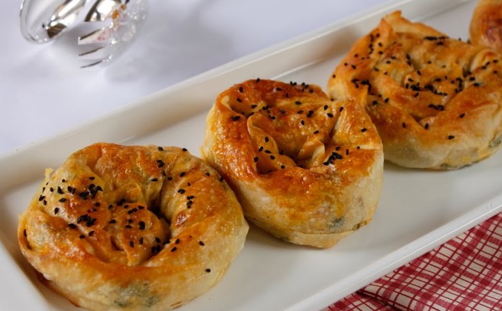 Değişik Ispanaklı Gül Böreği Tarifi &amp; Malzeme Listesi Ve Püf Noktaları